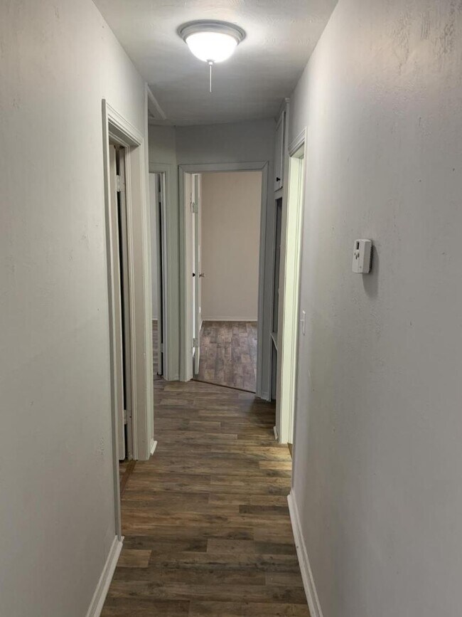 Building Photo - 405 E Rickenbacker Dr
