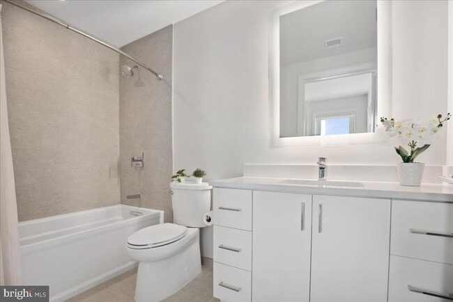 Building Photo - 923 V St NW