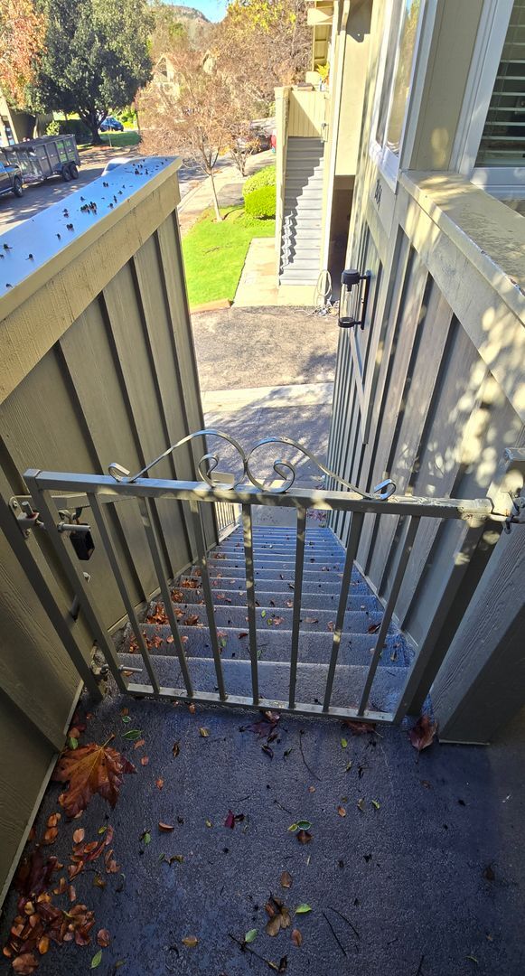 Building Photo - Must see! Beautiful upgraded condo in Thousand Oaks!