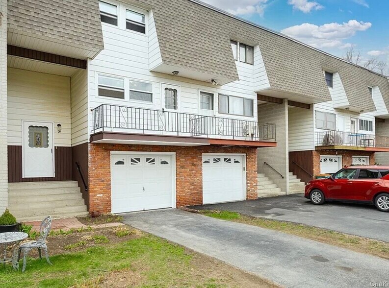 Building Photo - 24 Russet Rd