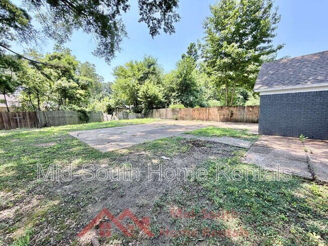 Building Photo - 1733 Gowan Dr