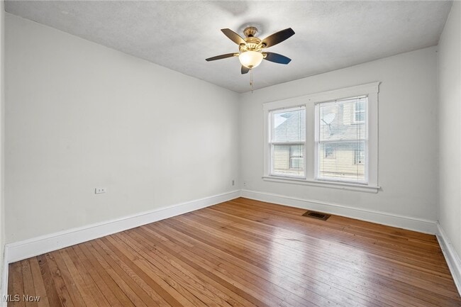 Building Photo - 1217 Belle Ave