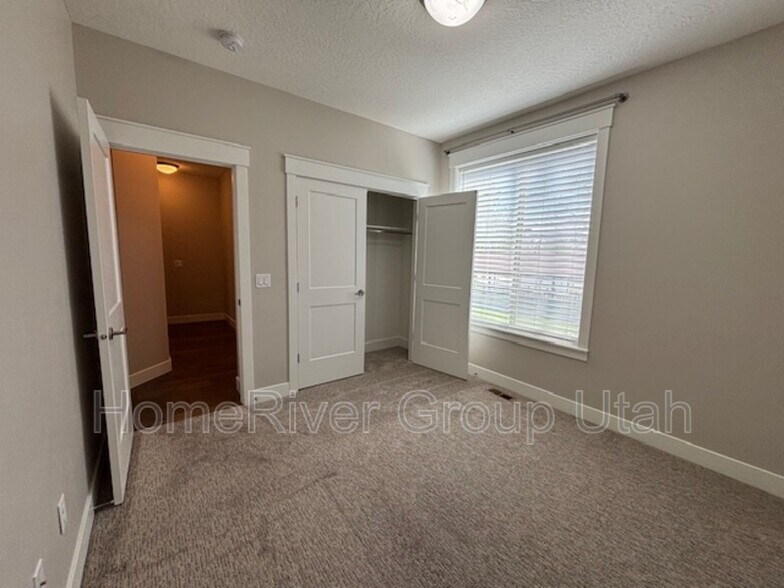 Building Photo - 276 E Sandy Sage Way