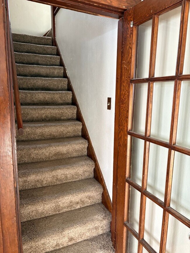 Building Photo - House- NW