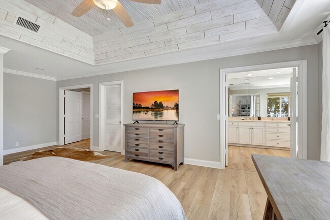Building Photo - 11839 Pebblewood Dr