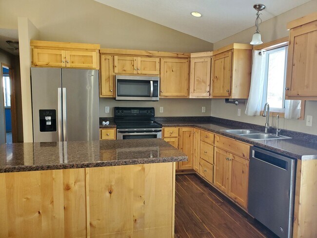 Building Photo - 1283 Blue Jay Pl