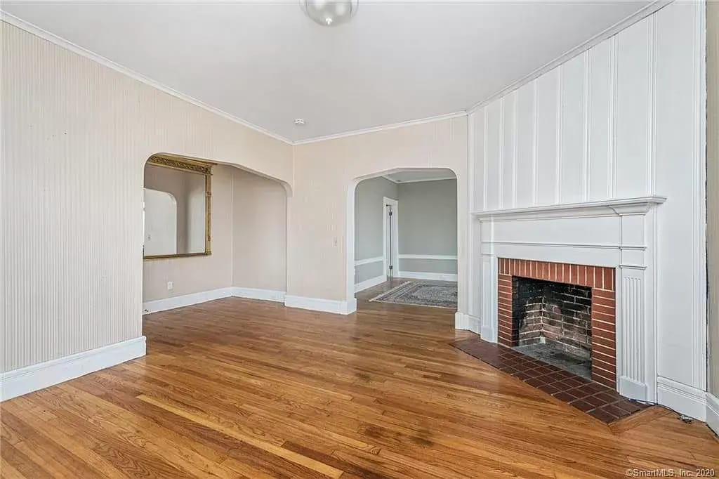 Living Room - 590 N Main St