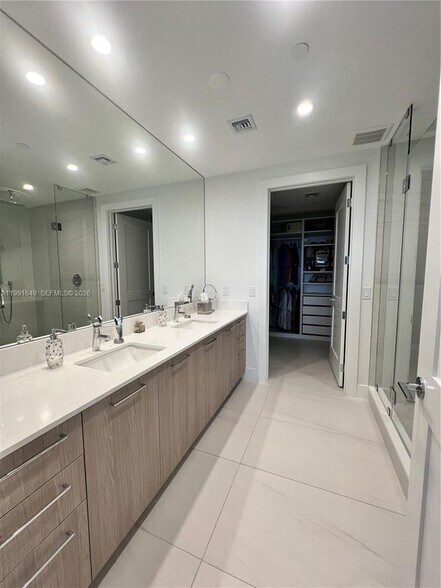 Building Photo - 153 N Seabreeze Blvd