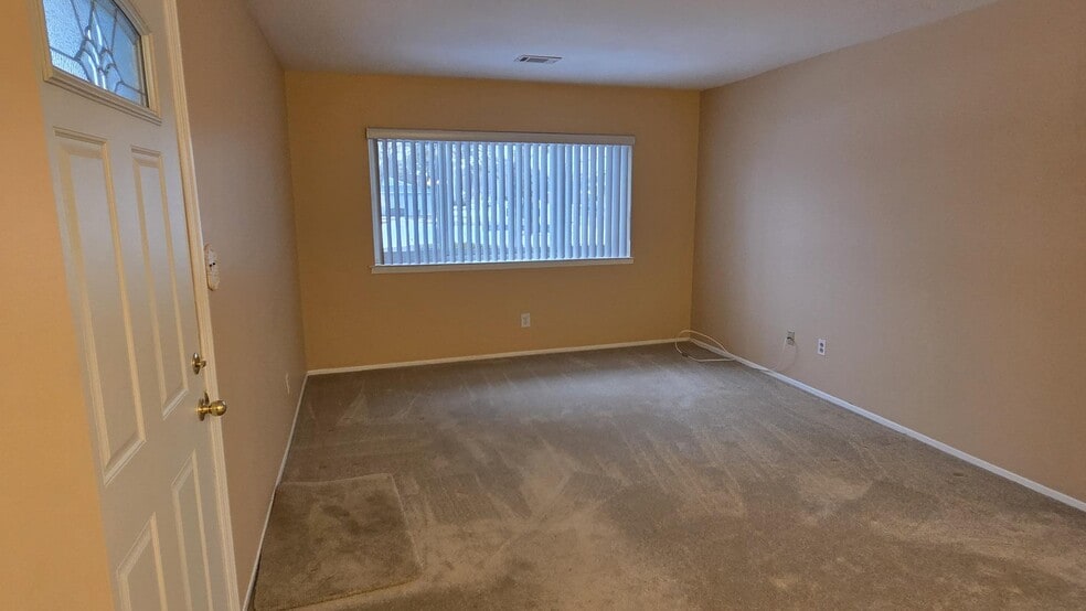 Building Photo - 283 Storm Dr