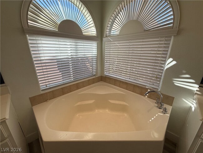 Building Photo - 5568 Jelsma Ave