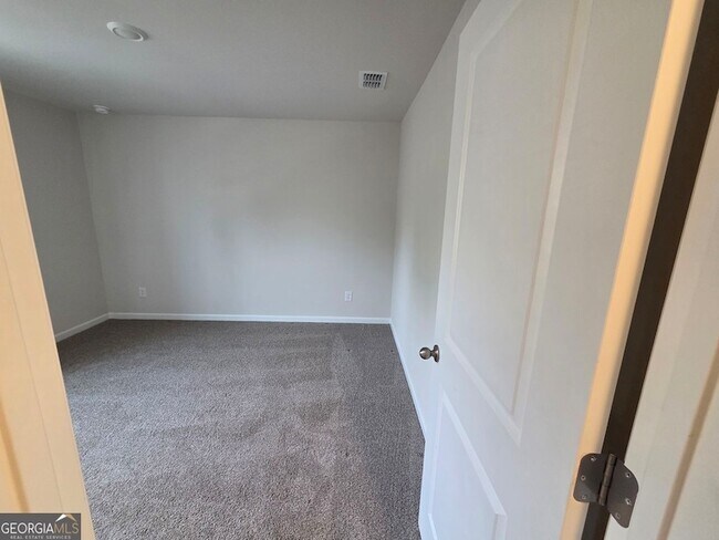 Building Photo - 167 Vly Oak Dr