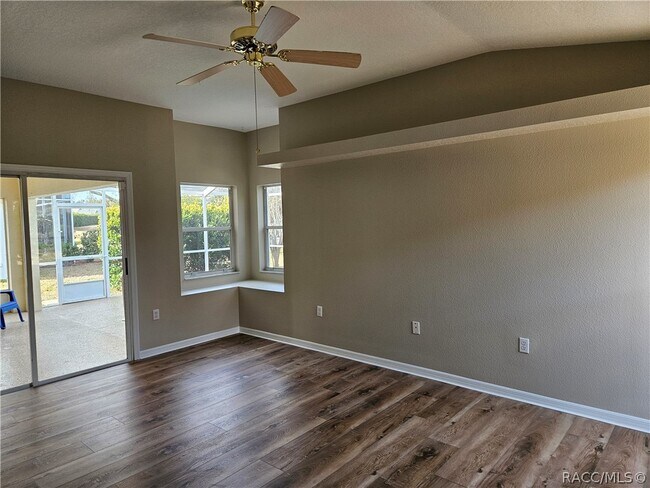 Building Photo - 2137 N Brentwood Cir