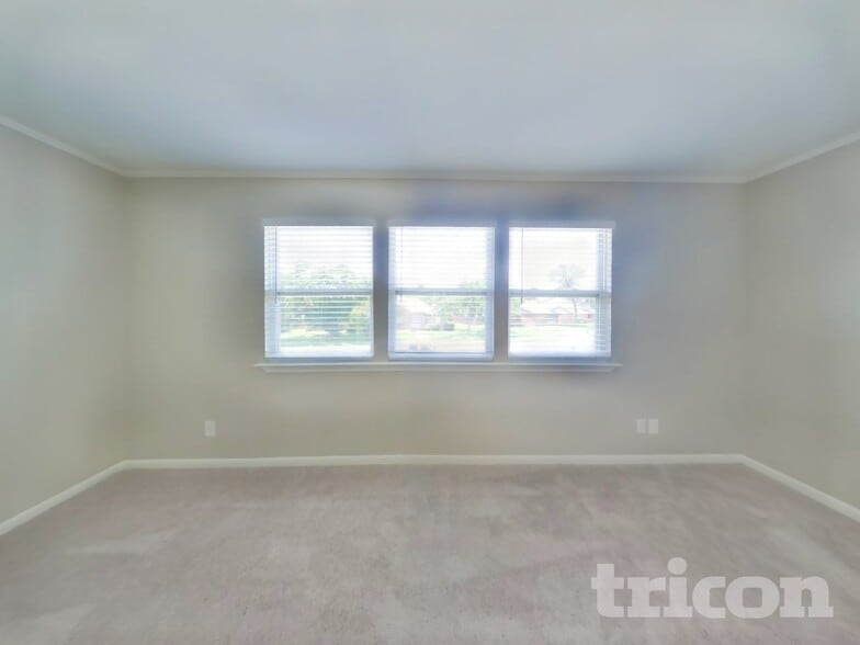 Building Photo - 1712 Hartford Dr