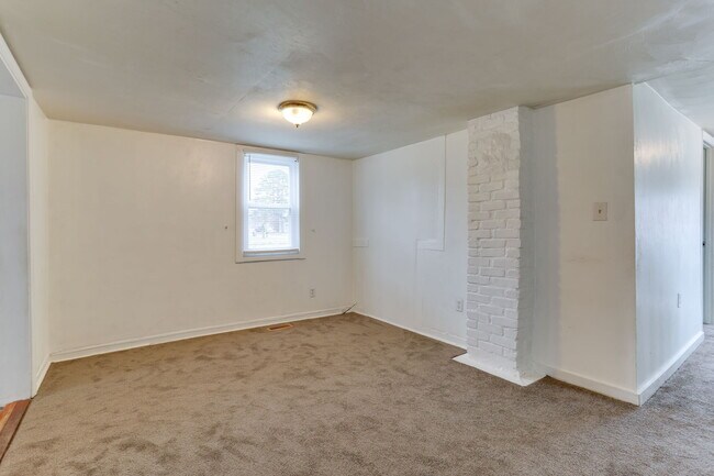 Building Photo - 1103 Fentress Rd