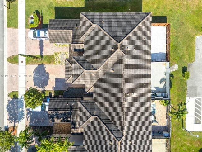 Building Photo - 851 SW 154th Path