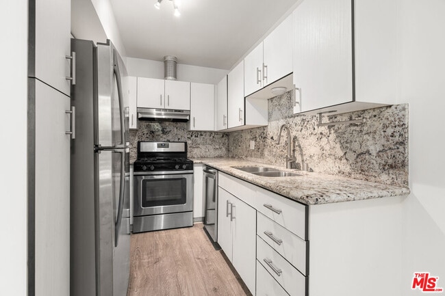Building Photo - 7712 Pso Del Rey