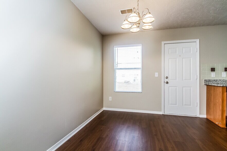 Building Photo - 2109 Carlton Ln