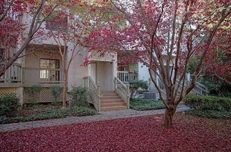 Building Photo - "Charming 2-Bed, 2-Bath Retreat in the Heart of Santa Clara!"