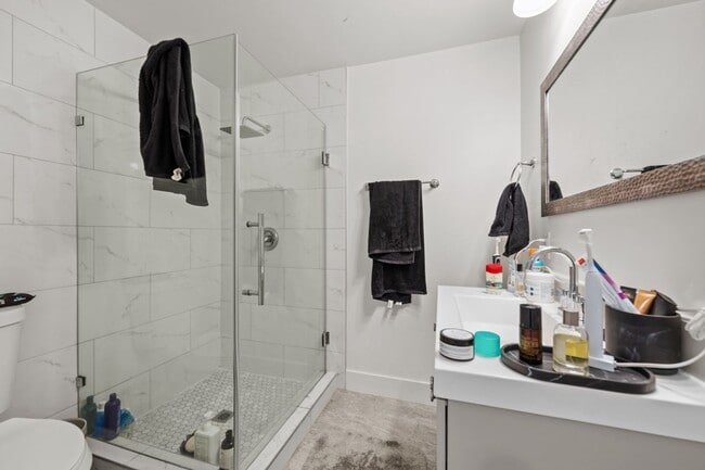 Building Photo - Private pool with canyon views!