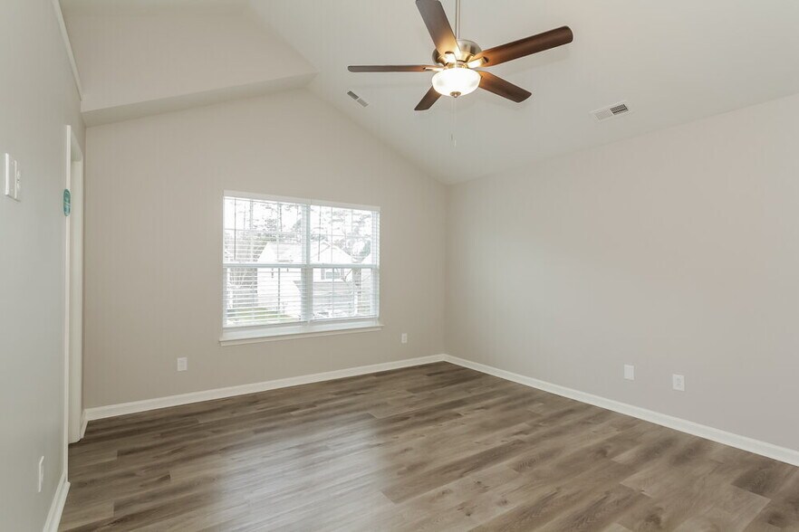 Building Photo - 830 Rook Rd