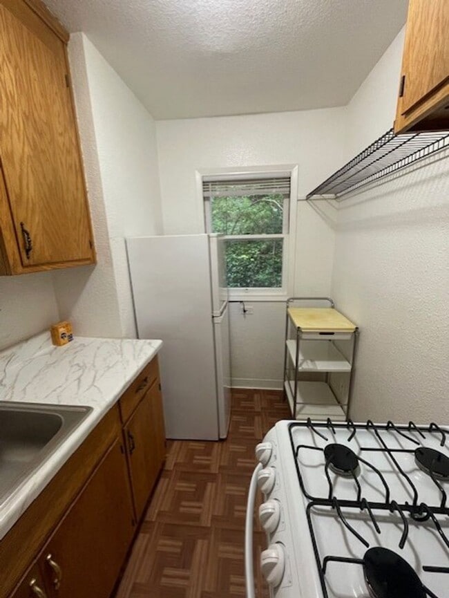 Building Photo - 13129-13129 Hazel Ave