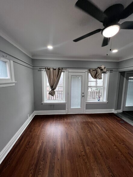 Building Photo - 1629 W Granville Ave