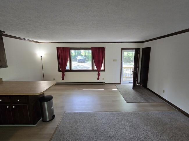 Building Photo - 6308 Lakeshore Dr