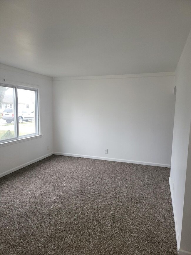 Building Photo - 3 Bedroom Ranch - $1,350