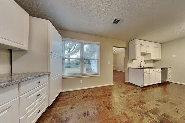 Building Photo - 895 Perrin Springs Ct NE