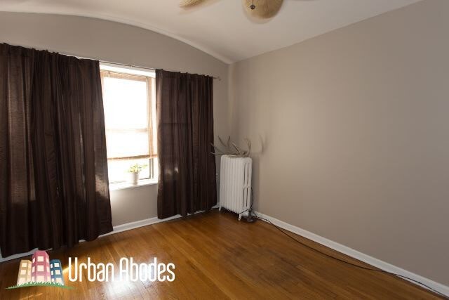 Building Photo - 4312 N Clarendon Ave