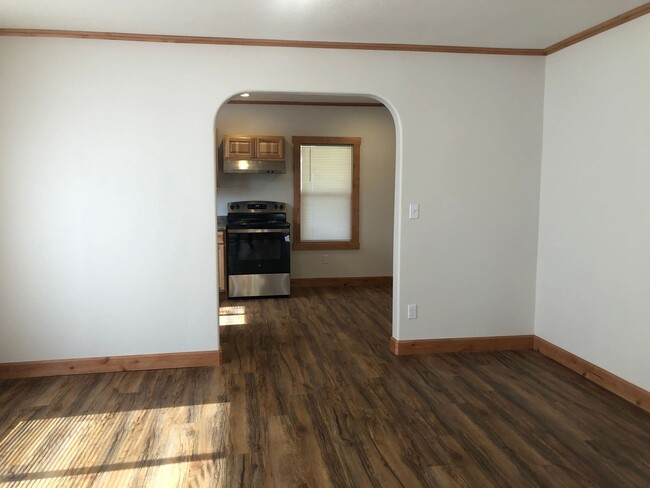 Building Photo - Newly Renovated 2-Bedroom Home in Charming...