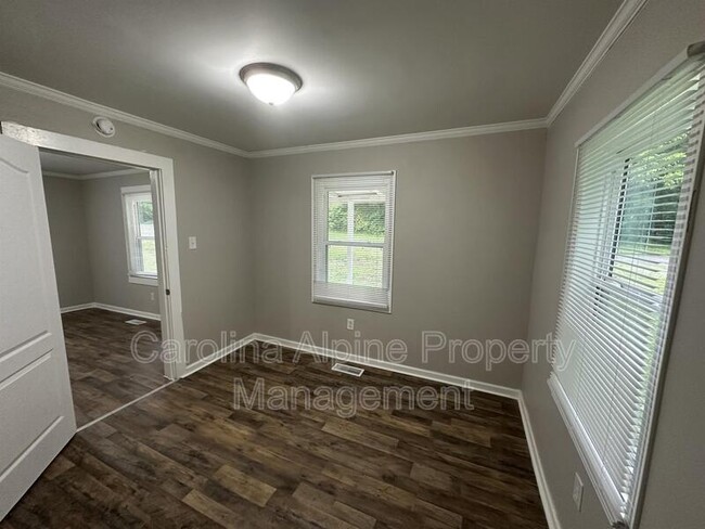 Building Photo - 420 Airline Ext