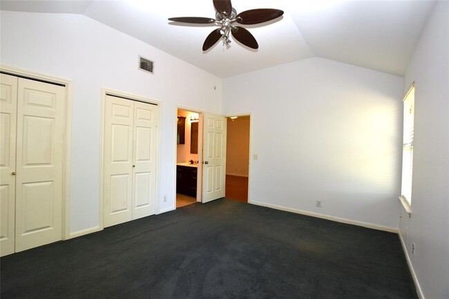 Building Photo - 240 Briarstone Dr