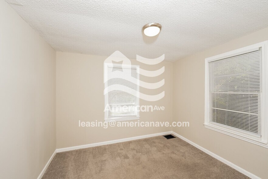 Building Photo - 487 6th Ave SW