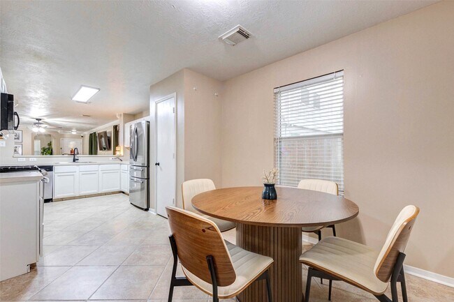 Building Photo - 822 Autumn Point Ln