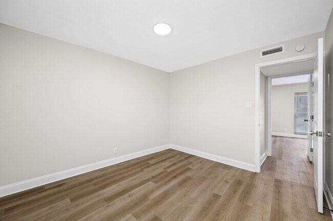 Building Photo - Davis Islands! RARE 3/2 FRESHLY RENOVATED,...