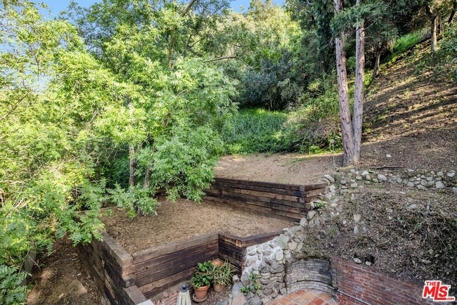 Building Photo - 8330 Lookout Mountain Ave