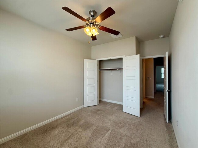 Building Photo - 6814 E Riverside Dr