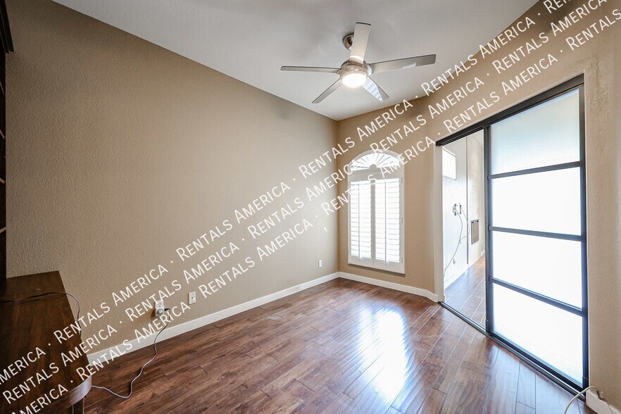 Building Photo - 8653 E Royal Palm Rd