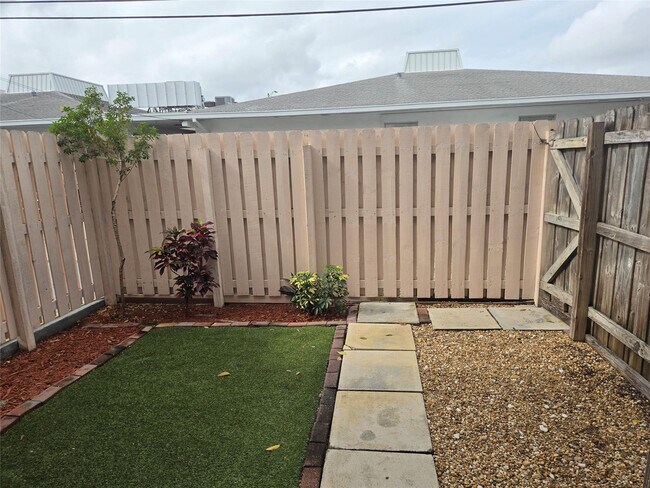 Building Photo - 4521 NE 21st Ave