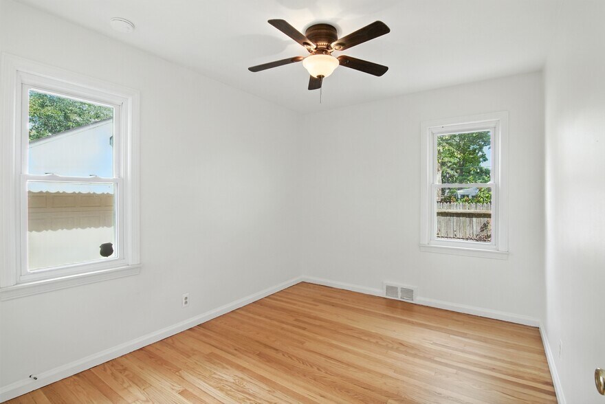 Building Photo - 20943 Hunt Club Dr