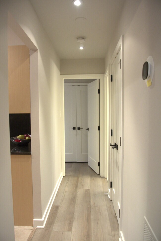 Building Photo - 11315 Commonwealth Dr