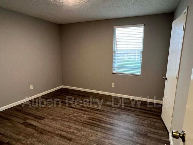 Building Photo - 3849 Irish Setter Dr