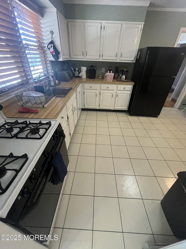 Building Photo - 1727 River Rd