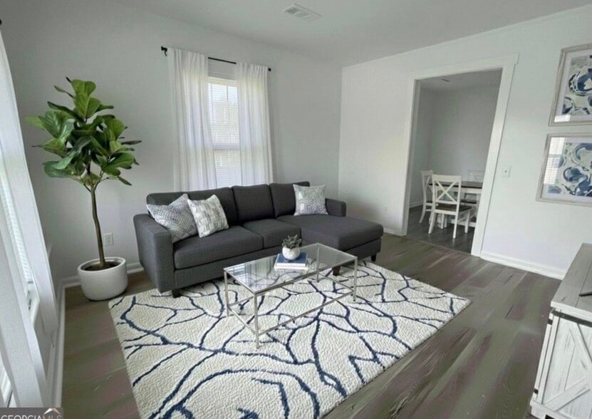 living room - 305 Chestnut St