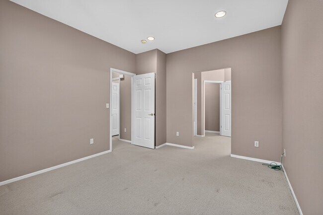 Building Photo - 3721 Jasmine Cir