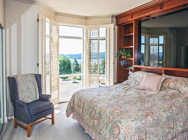 Building Photo - 301 N 1st St