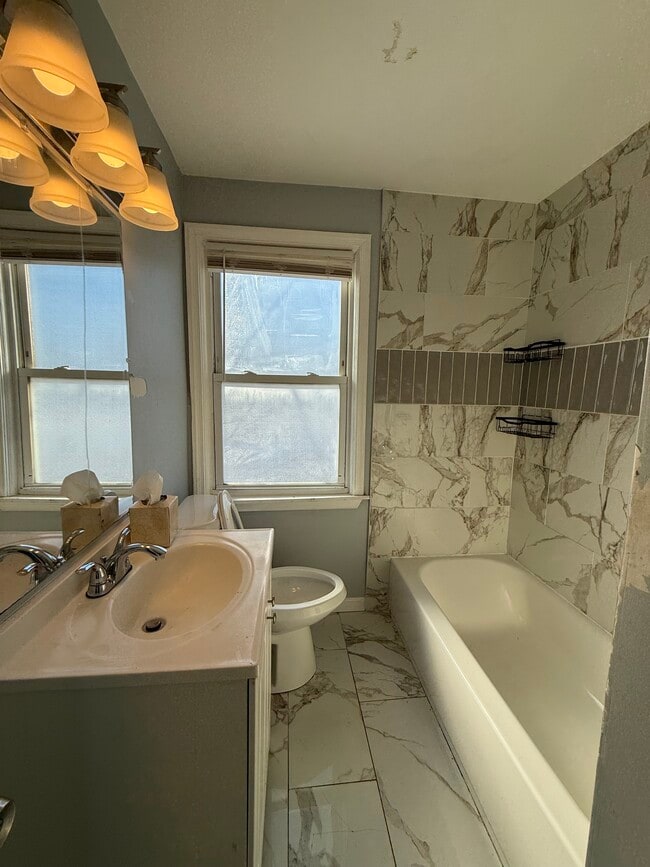 Building Photo - 613 S Beechfield Ave