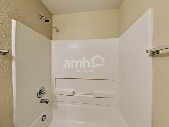 Building Photo - 10124 Del Lago Ct