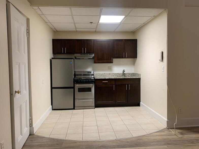 Building Photo - 62 Boylston St